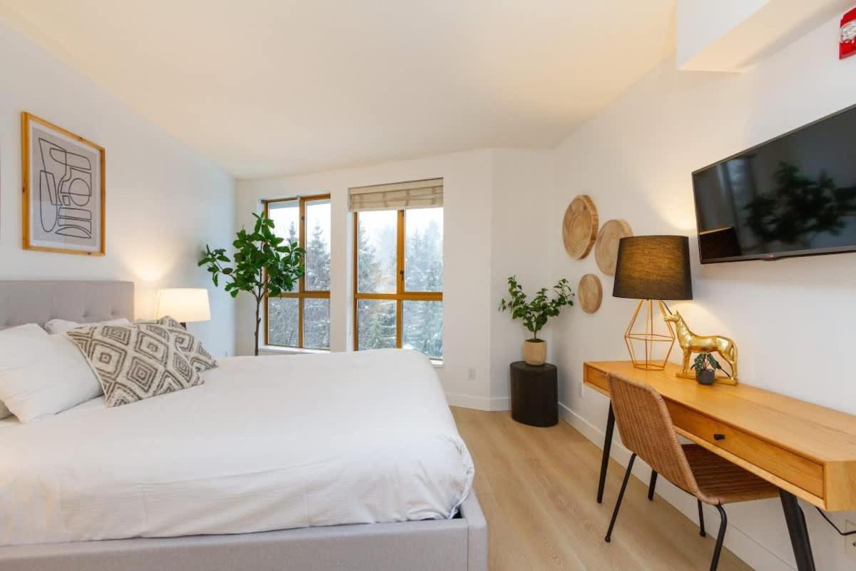 Renovated 1Bed-1Bath In Village With Pool, Hot Tub, And Sauna Уистлер Экстерьер фото